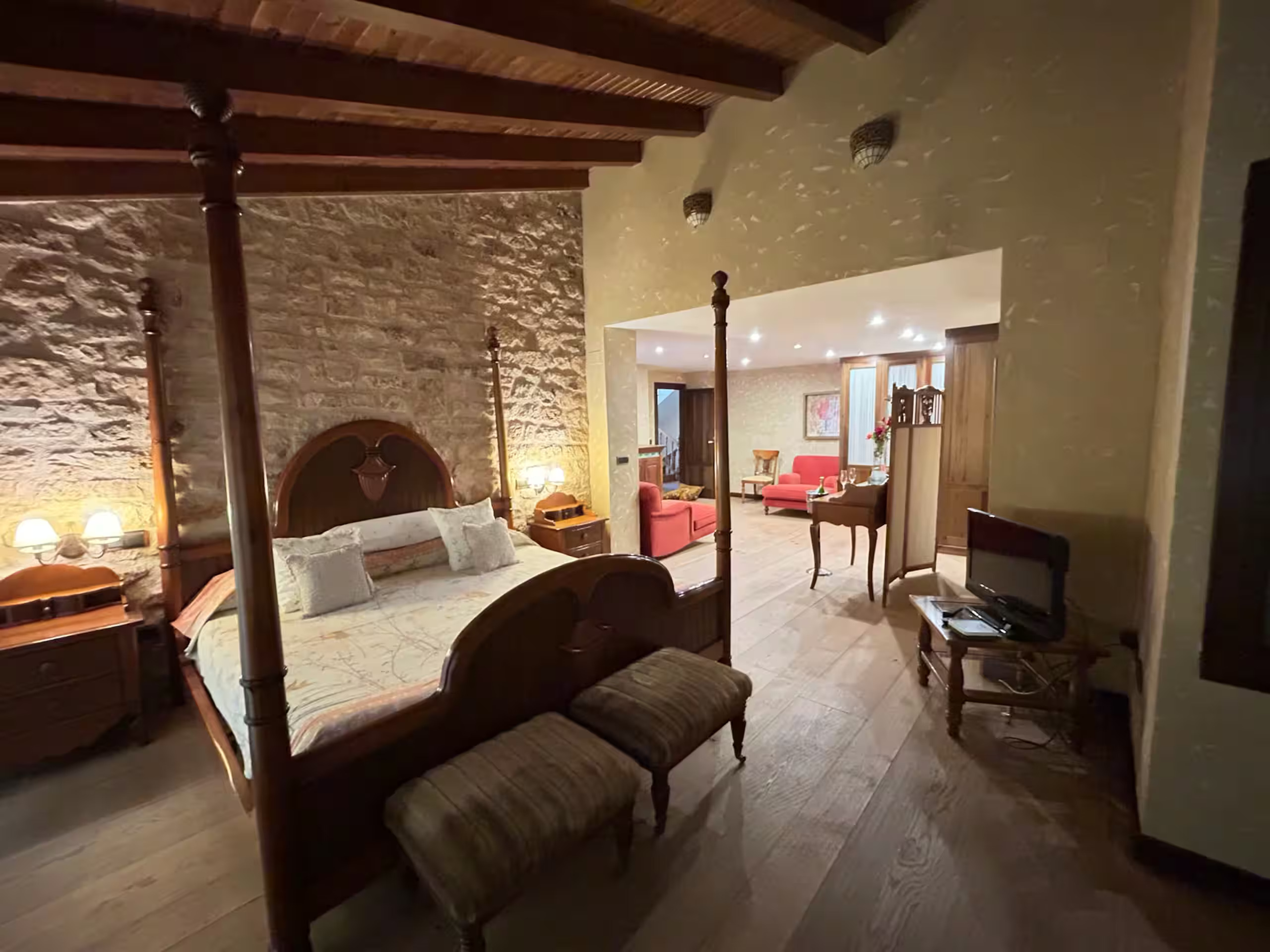 Hotel Bar & snug